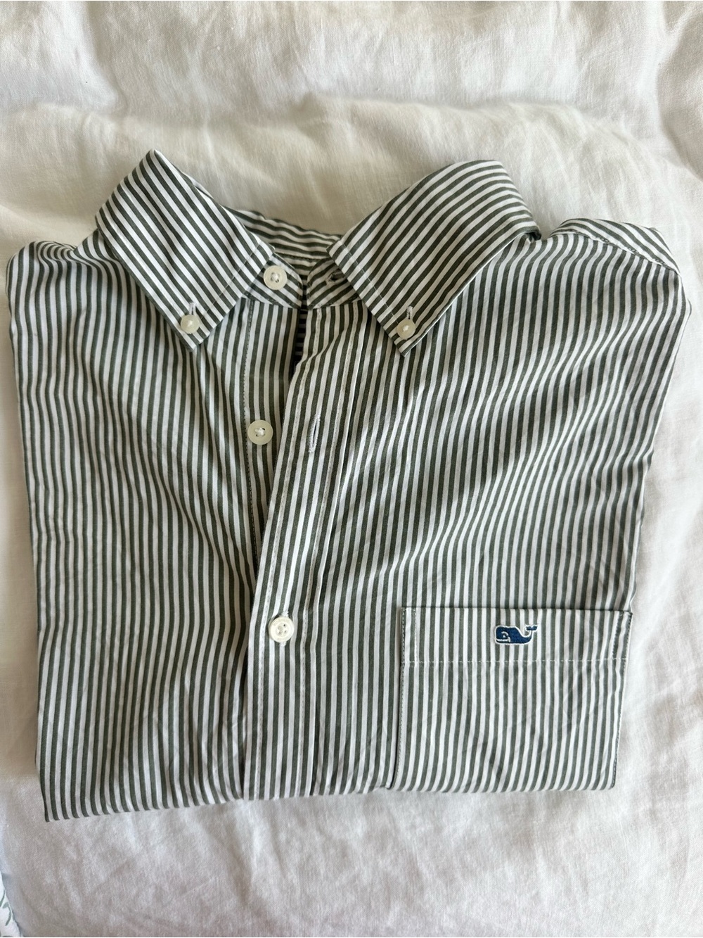 Vineyard Vines Men’s Black and White Striped Button-Down Shirt